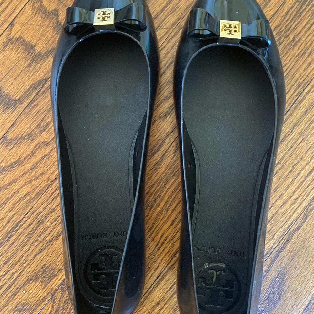 Tory Burch Black  jelly ballets Flats with Gold Logo Accent